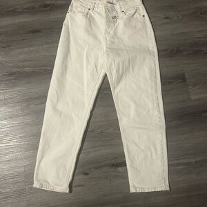 White High-Waisted Jeans